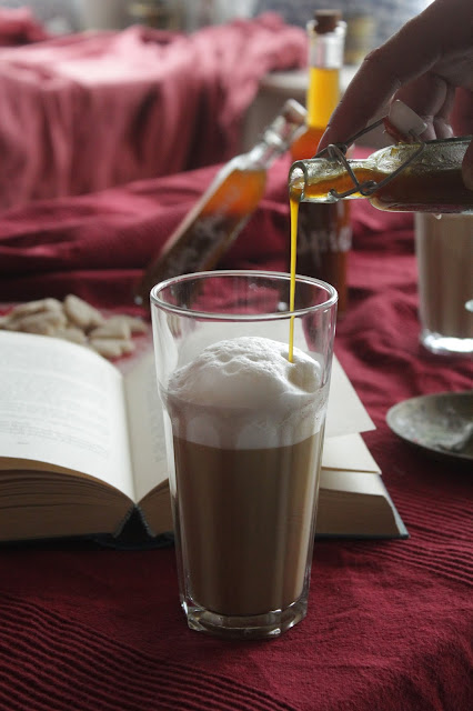 Pumpkin-Spice-Latte? Mit selbstgemachtem Sirup! | https://kuechenliebelei.blogspot.com/2017/11/kurbis-gewurz-sirup.html