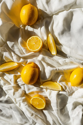 beber agua de limon en ayunas beneficios