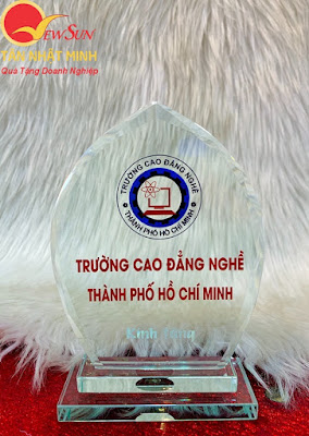 Kỷ Niệm Chương Pha Lê Giá Rẻ