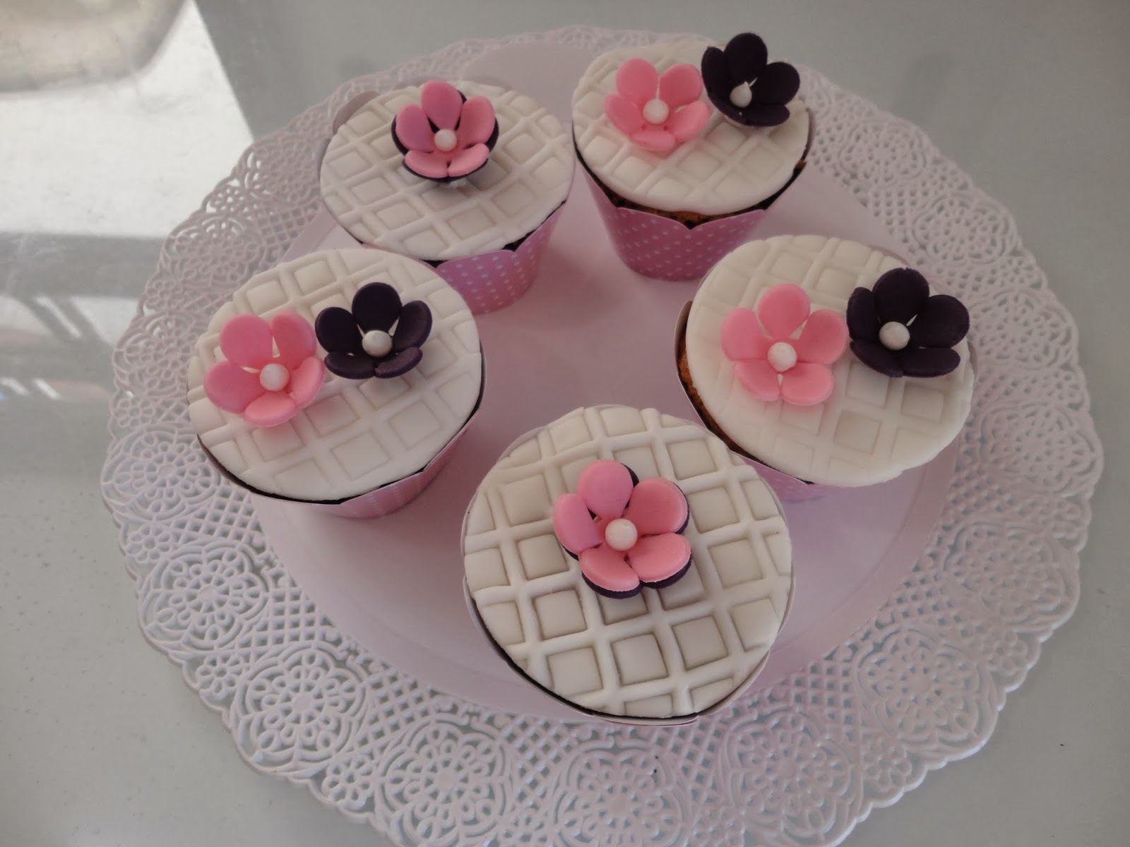 cupcakes 15 cupcakes para niteroi festa flores vintage niteroi em de vintage para  anos cupcakes