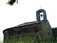 Façana nord i campanar de cadireta de l'ermita de Sant Mateu