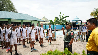 Tinjau Pelaksanaan Seleksi Cata PK TNI AD T.A. 2024, Pangdam XIV/Hasanuddin Motivasi Peserta Seleksi Maksimalkan Kemampuan