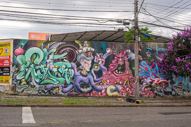 Grafite em muros na esquina da Rua José de Alencar com  Rua Fernando Amaro