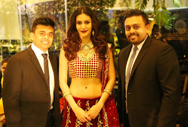 Mr. Ketan and Jatin Chokshi of Narayan Jewellers along with gorgeous actress Amyra Dastur who is wearing beautiful set by  Narayan Jewellers at Smile Foundation's Ramp