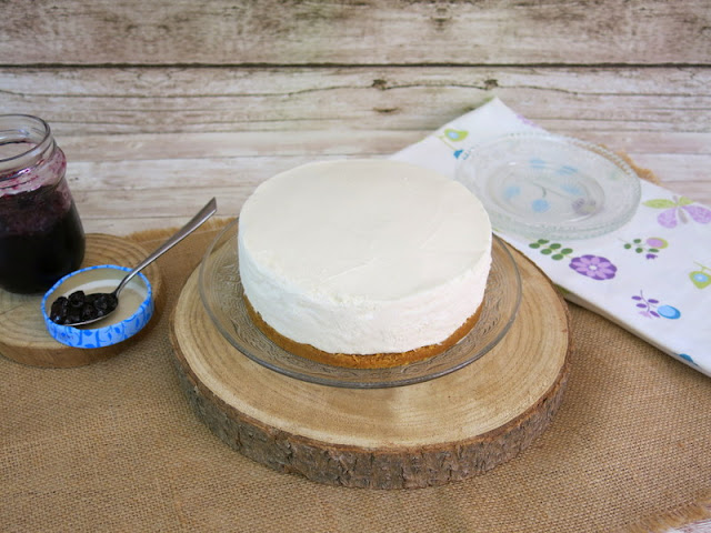 TARTA DE QUESO CON SALSA DE ARÁNDANOS