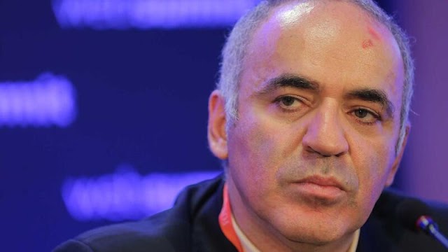 Kasparov: Ucrânia tem de ganhar a guerra para haver transição democrática na Rússia