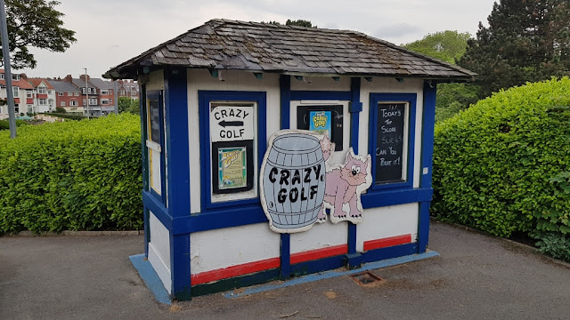 The hut at the Victoria Park Crazy Golf course