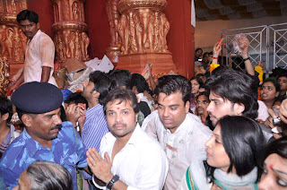 Himesh with Sur Kshetra team at Ganesh Mandal