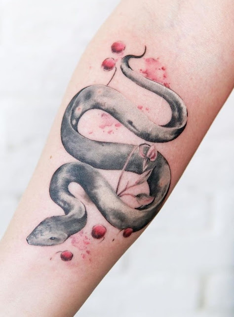 Tatuagem de Cobra - 156 ideias femininas para inspirar vocês