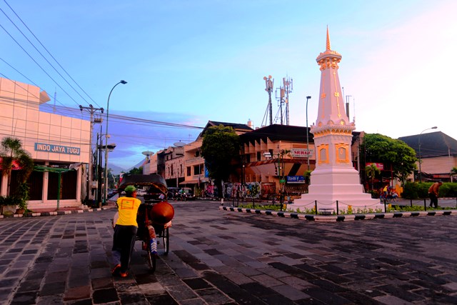 Disaat Senja sudah mulai hilang, Tugu ini tetap berdiri kokoh dengan Sejuta Sejarah