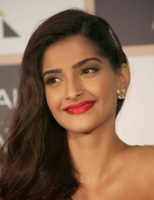 sonam kapoor latest hot image gallery 