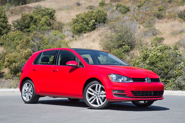 Front 3/4 view of 2016 Volkswagen Golf TSI SEL