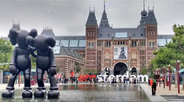 5 Reasons To Visit Amsterdam