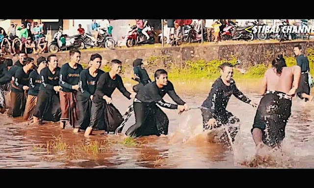 Ritual 'Lukat Geni' Bakar Diri Untuk Bersihkan Dosa