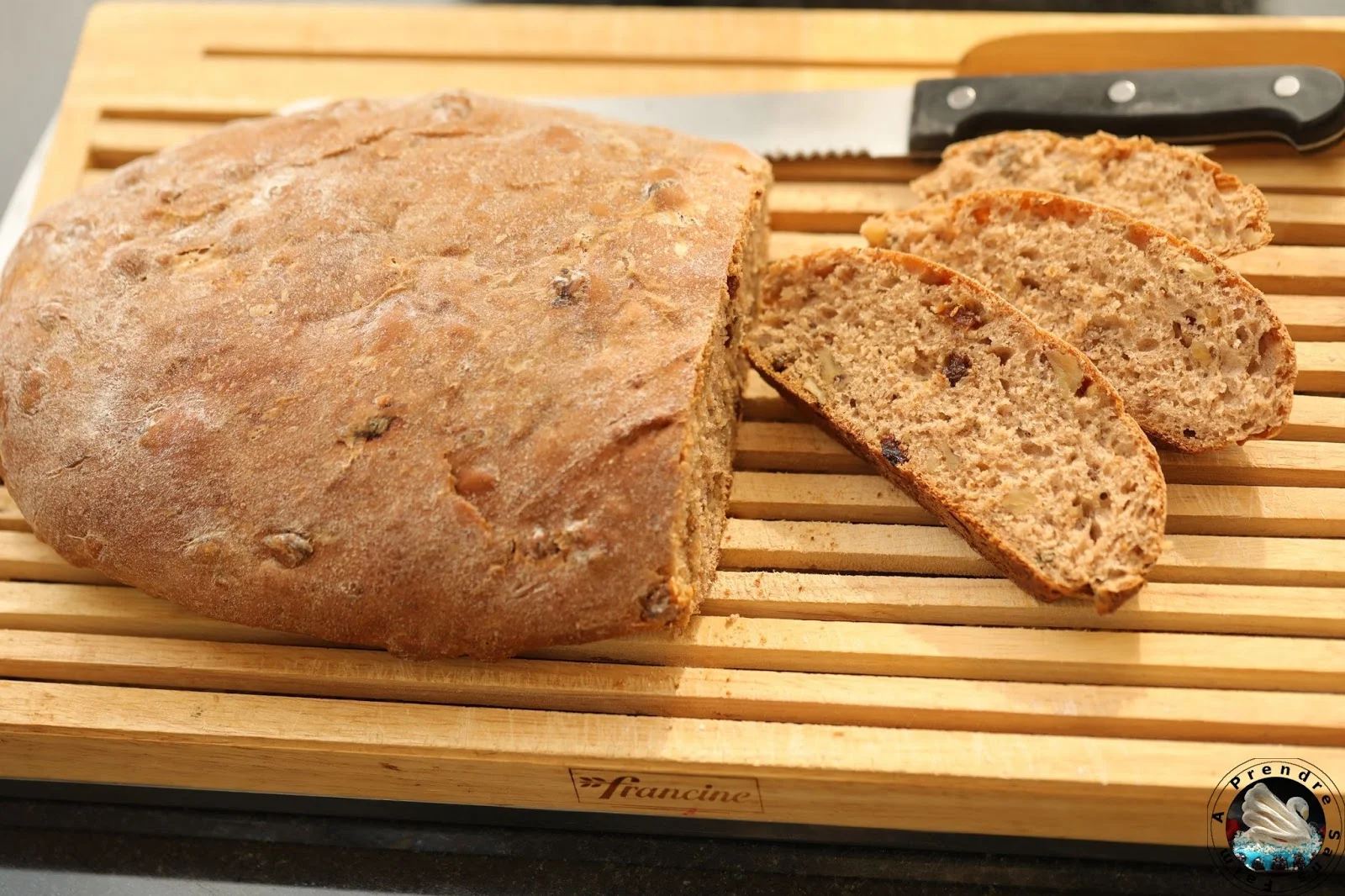 Pain aux noix et raisins secs