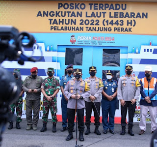 Tinjau Pelabuhan Tanjung Perak, Kapolri: Transportasi Laut Alternatif Kurangi Kemacetan Arus Mudik