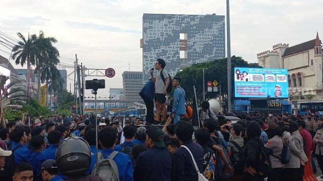 Buntut Demo Tolak Jokowi 3 Periode di Ring 1 Istana, Nomor WhatsApp 6 Mahasiswa Diretas