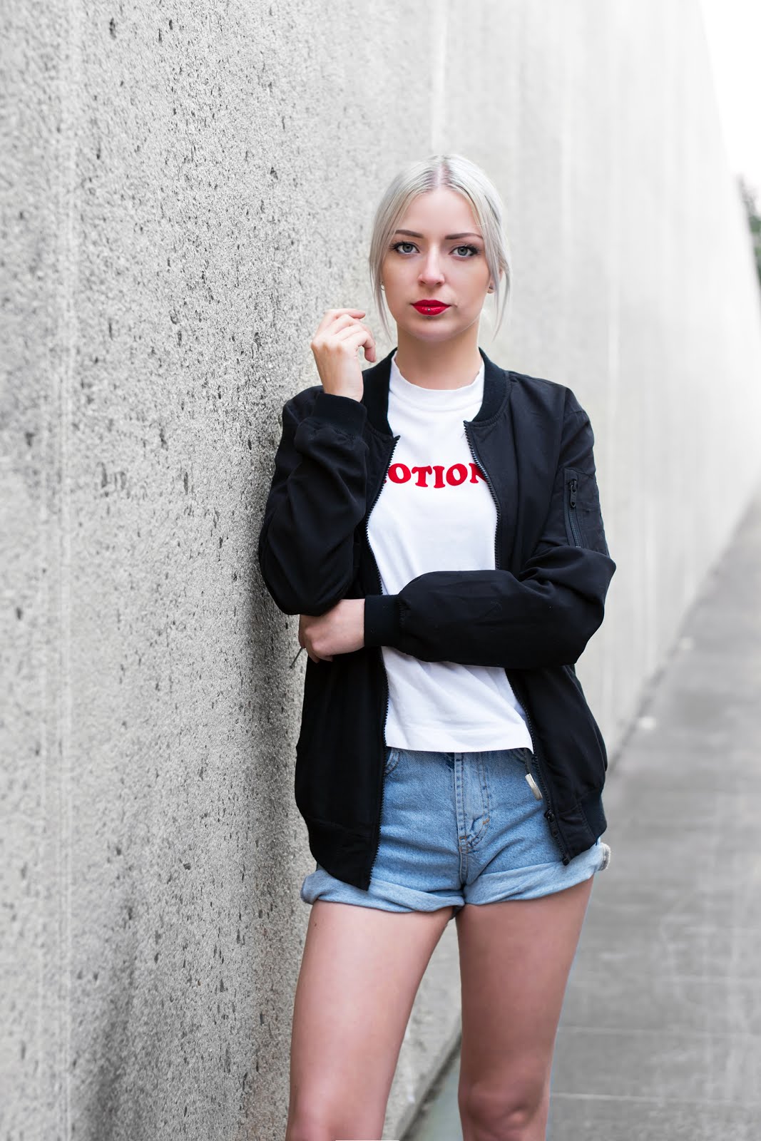 Bomber jacket, bershka, black, denim mom shorts, weekday carrie t-shirt, outfit, street style, belgium