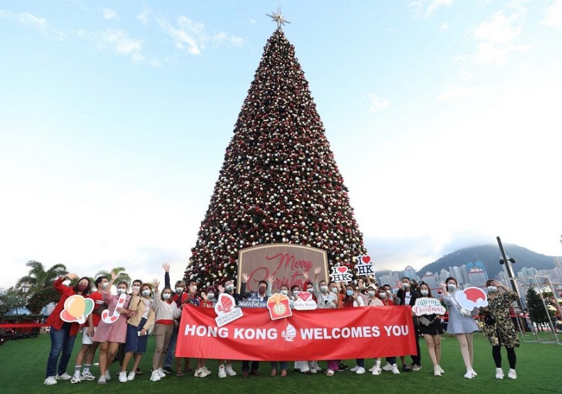 1.-Christmas-tree-lighting-at-West-Kowloon-Cultural-District-e1669860808820