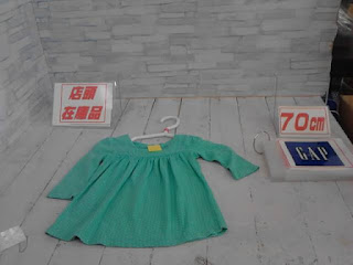 中古品　子供服　７０ｃｍ　GAP　グリーン×ホワイト　ドット　長袖ワンピース　３３０円