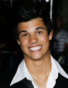 Gue Jadi Suka Sama Taylor Lautner loh! :))). Sejak Gue Nonton Film Twilight, .