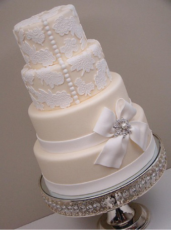 From White to Ivory Textures Beautiful white and ivory wedding cakes 