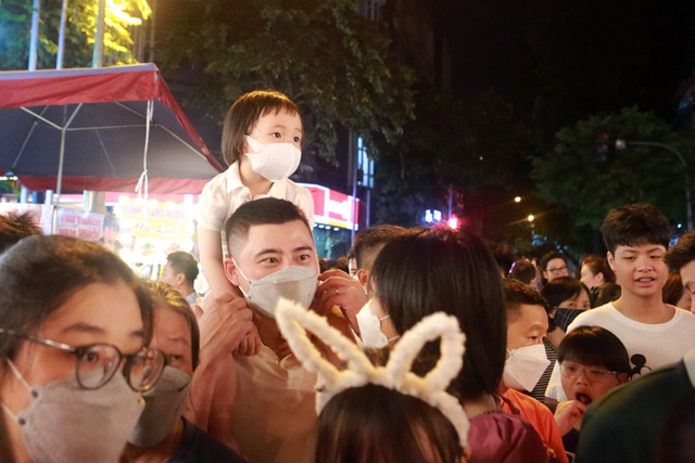Tấp nập <a href=