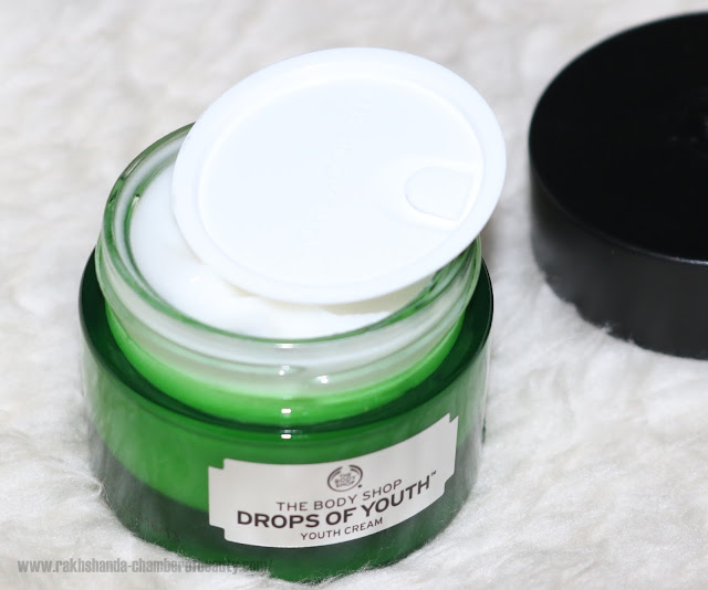 Indian beauty blogger, review, skincare, The Body Shop, The Body Shop Drops of Youth Day Cream review, The Body Shop Drops of Youth, best moisturizing creams in India, 