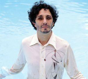 Foto de Fito Paez con cabello corto