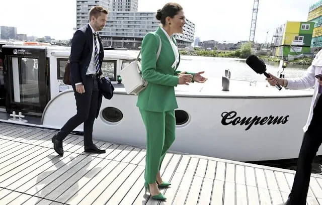 Crown Princess Victoria wore a green lapelless fitted blazer by Zara, and Paxilow green pumps from By Malene Birger