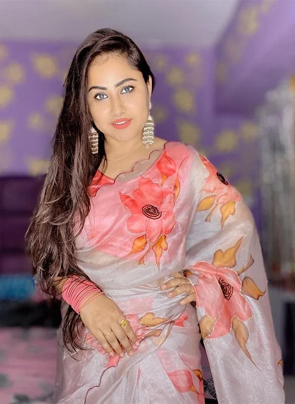 Priyanka Pandit hot bhojpuri actress saree