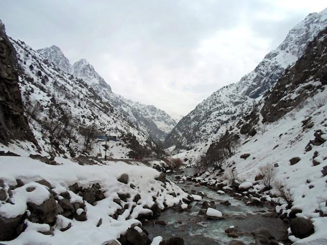 Сиёма зимой, ущелье Варзоб, горы Таджикистана