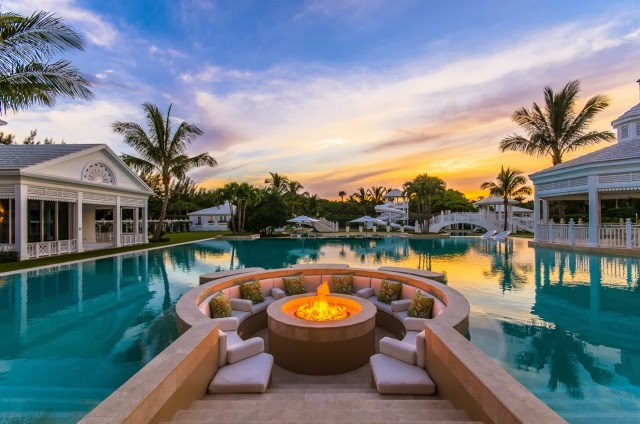 Backyard and pool at Celine Dion's Jupiter Island home