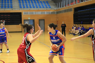 Mudanzas Álvaro Barakaldo EST gana 61-51 al Begoñazpi en Lasesarre