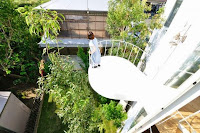 Tokyo Curved Wall House Design With A Bright White Facade And Lots of Glazing