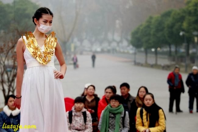 Suasana FASHION SHOW Karena Polusi Di CHINA | liataja.com