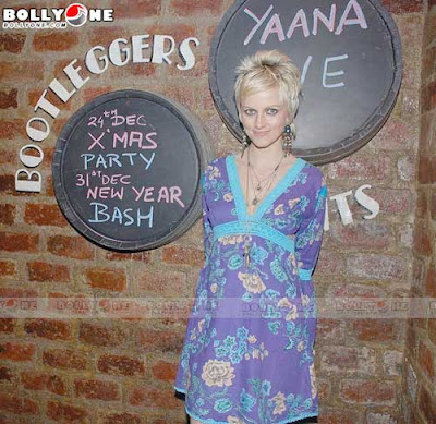 Yana Gupta Blonde Look Pictures