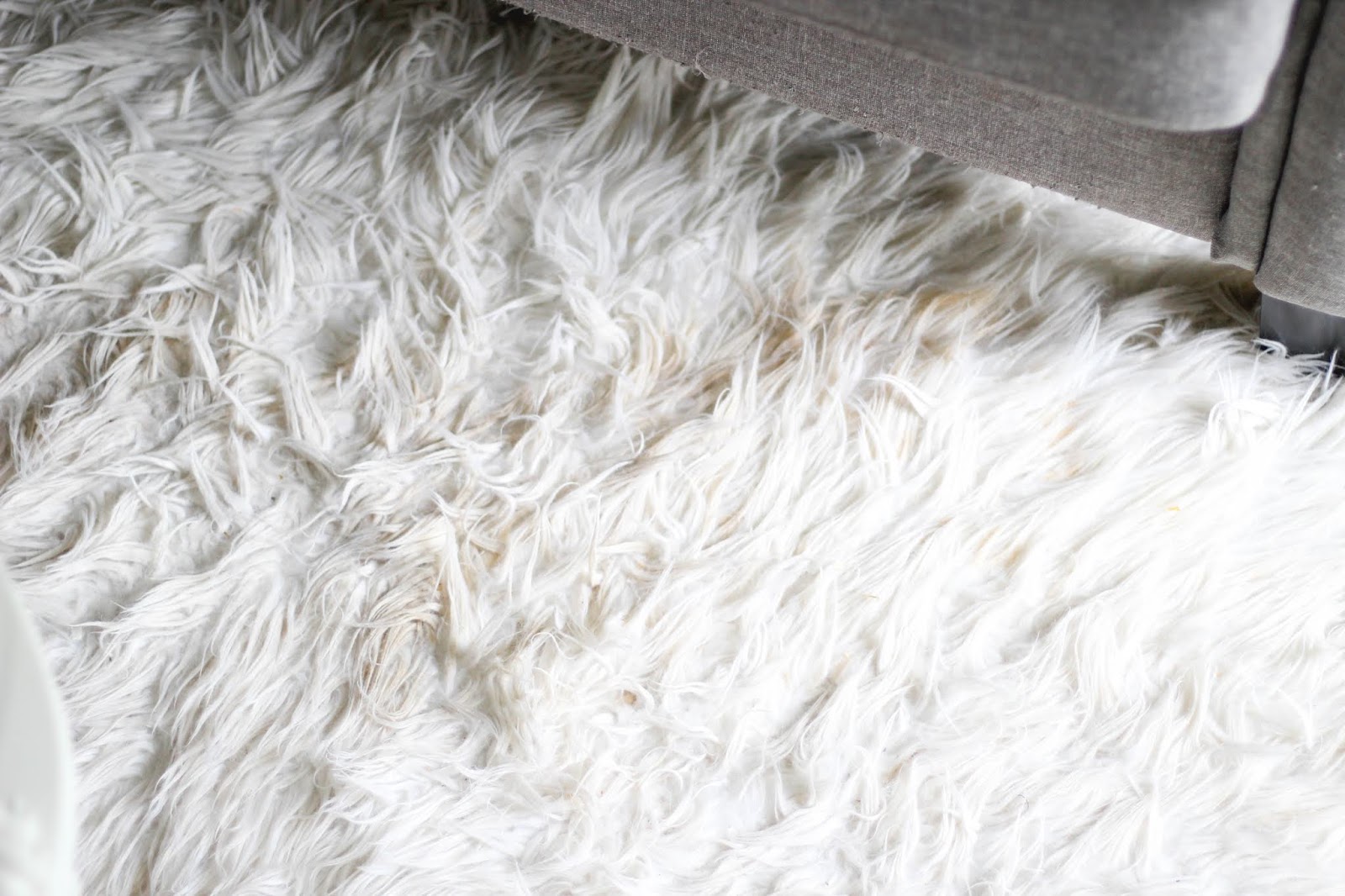 How To Clean A White Faux Fur Rug A Classy Fashionista