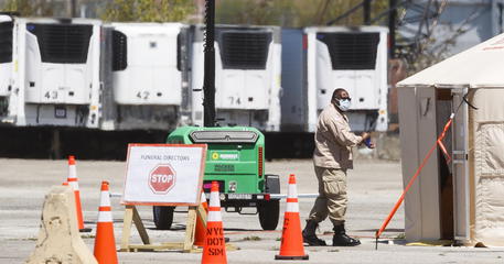 Covid: hundreds of corpses in refrigerated trucks in Ny