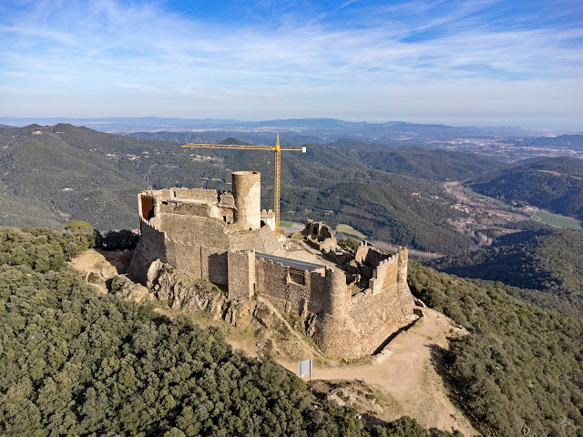 Замок Castell de Montsoriu