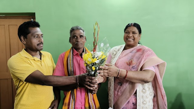 खबर पत्रवार्ता : पद्मश्री जगेश्वर ने जगाया जशपुर का भाग्य,विधायक रायमुनि भगत ने दी बधाई,कहा "जीवन में संघर्षों की प्रतिमूर्ति हैं जगेश्वर,विशेष पिछड़ी जनजातियों के जीवन स्तर को सुधारने उन्होंने खपा दिया अपना जीवन,दूसरों के लिए जगेश्वर बने प्रेरणाश्रोत।