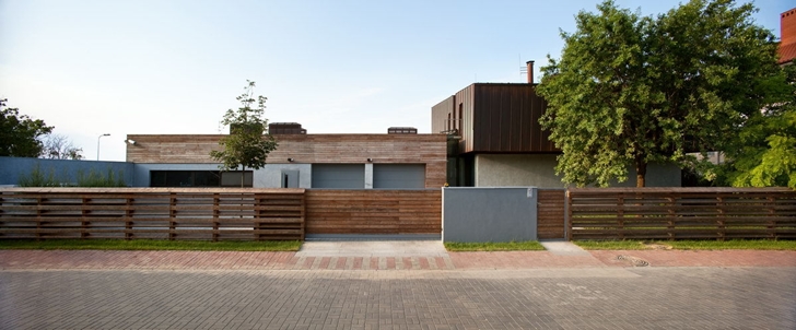 Street facade of Contemporary house in Ukraine by Drozdov & Partners