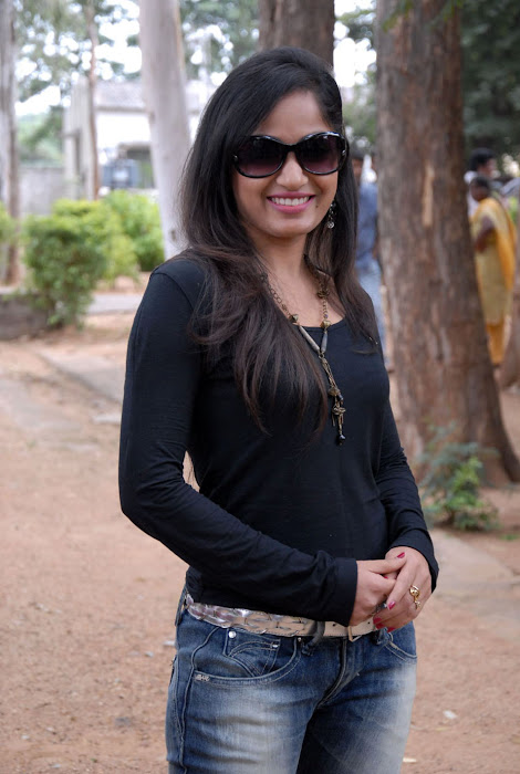 madhavi latha new actress pics