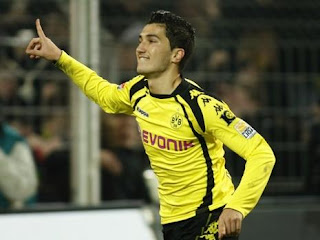 Nuri Sahin playing for Borussia Dortmund
