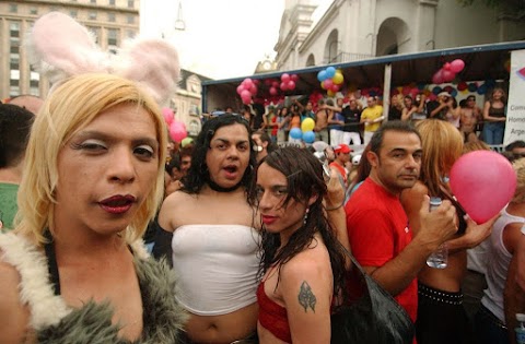 FIN DEL CEPO: POR LA DEVALUACIÓN, TRAVESTIS ANUNCIARON QUE AJUSTARÁN SUS TARIFAS A "PRECIOS INTERNACIONALES".