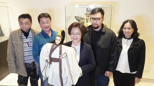 ▲王惠美指出，此次展覽主題「巧成真」，是取自徐柄垣藝師創立的「巧成真木偶之家」，在霹靂布袋戲系列中的作品，出自他手的幾乎為當期的一線角色，如「史艷文」。（記者林明佑攝）