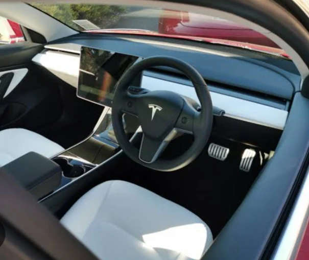 Tesla Model S Plaid  Premium Sound System
