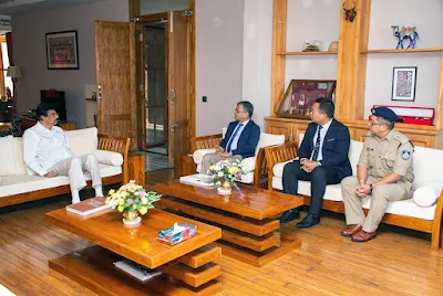 Shri Yogendra Garg, Chief Commissioner of CGST, CEX & Customs, Guwahati Zone and his team met Governor of Mizoram Dr. Hari Babu Kambhampati at Raj Bhavan this afternoon