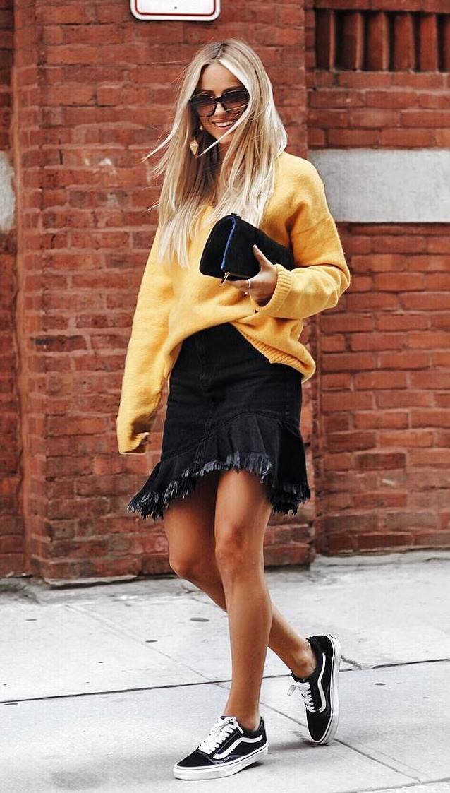 awesome fall outfit / sweater + denim ruffle skirt + clutch + sneakers