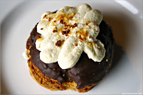 Hazelnut Cream Puff de Bibble & Sip, Nueva York